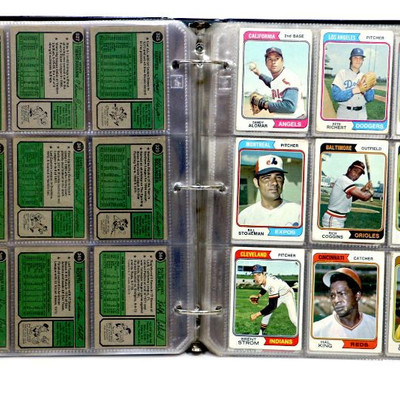 1974 TOPPS BASEBALL CARDS COLLECTION -288 Cards in Album