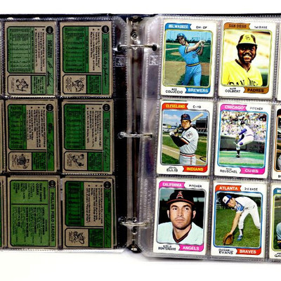 1974 TOPPS BASEBALL CARDS COLLECTION -288 Cards in Album