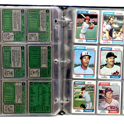 1974 TOPPS BASEBALL CARDS COLLECTION -288 Cards in Album