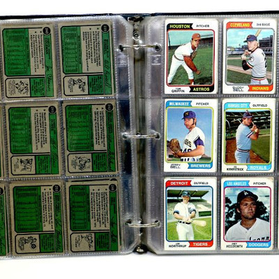 1974 TOPPS BASEBALL CARDS COLLECTION -288 Cards in Album