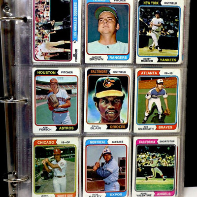 1974 TOPPS BASEBALL CARDS COLLECTION -288 Cards in Album