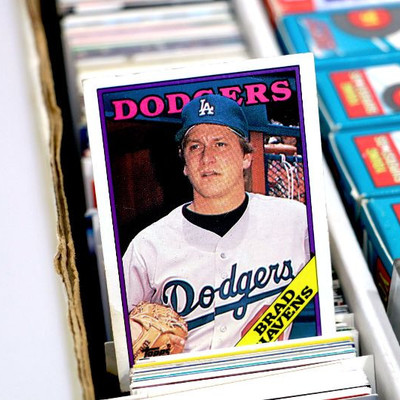 BOX LOT - BASEBALL Basketball Football Hockey 1000+ Cards & Sports Collectibles