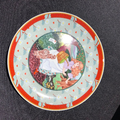 Lot 25 - Villeroy-Bosch Fairy Tale Series Collector Plates & 1989' Presidential Inauguration Plate