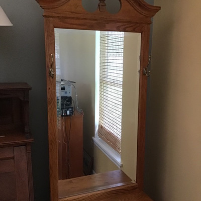 BROYHILL SOLID WOOD HALLWAY TABLE WITH MIRROR