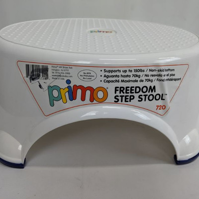 White Primo Freedom Step Stool, Supports up to 150 lbs, Non Skid Bottom - New