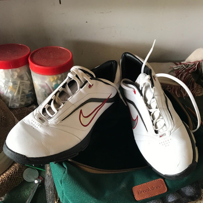 Lot 53 - Golfing Gear