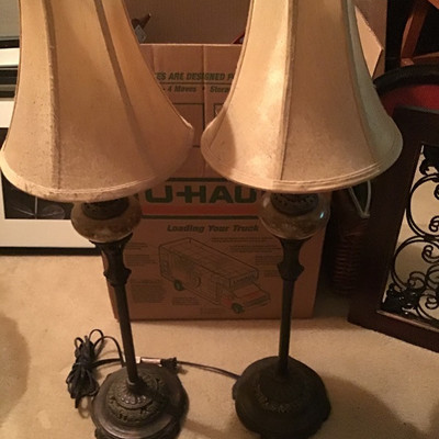 2 Beautiful Solid Lamps w/ Shades