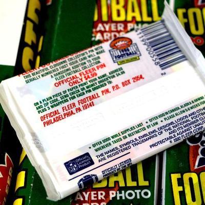 1990 FLEER Football NFL Player Photo Cards Factory Complete Wax Packs Box D-006