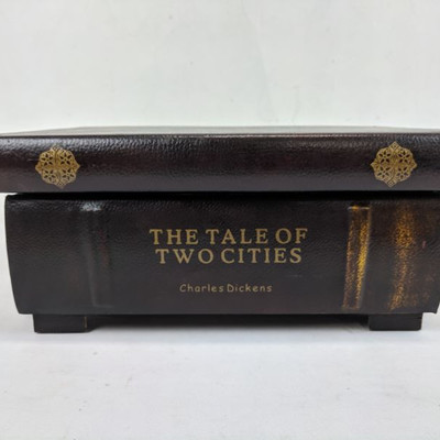 A Christmas Carol & Tale of Two Cities Book Box, 13