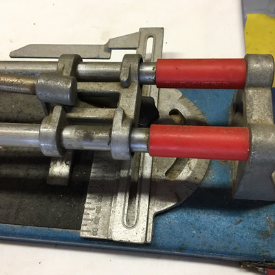 Lot 60 - Tile Saw and Cutter