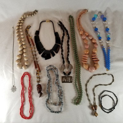 Costume Jewelry - Necklaces 