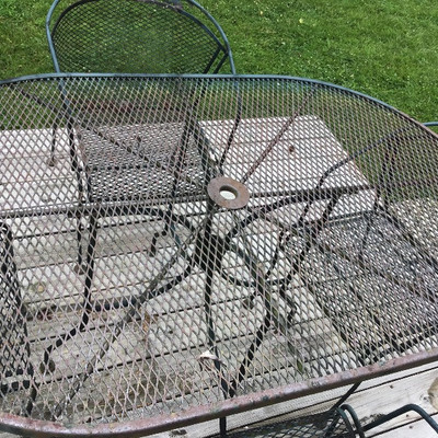 SOLID METAL OUTDOOR TABLE WITH 4 CHAIRS