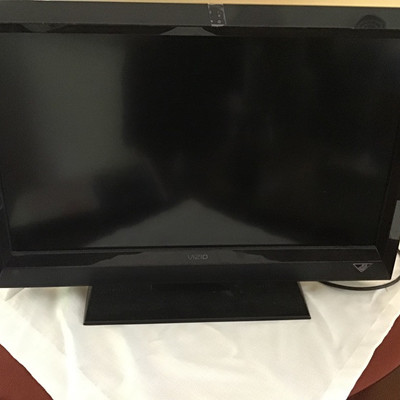 26 INCH VIZIO TELEVISION 