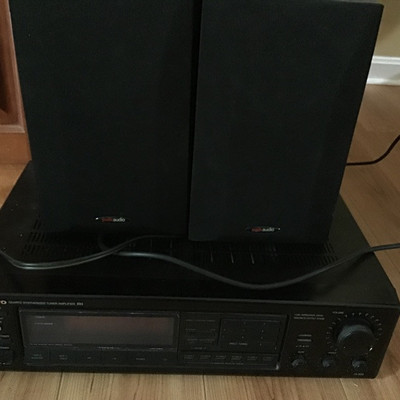 ONKYO- QUARTZ TUNER/WITH REMOTE  AND TWO SPEAKERS