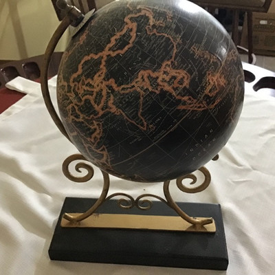 DECORATIVE SPINNING GLOBE
