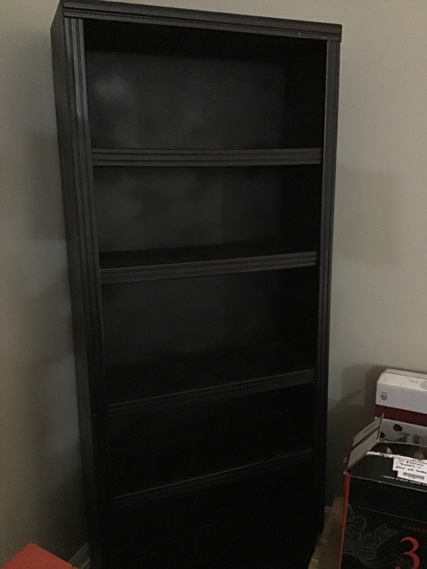 BLACK SHELVING UNIT