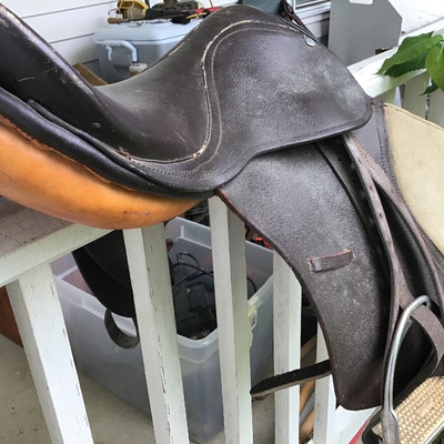 LEATHER SADDLE