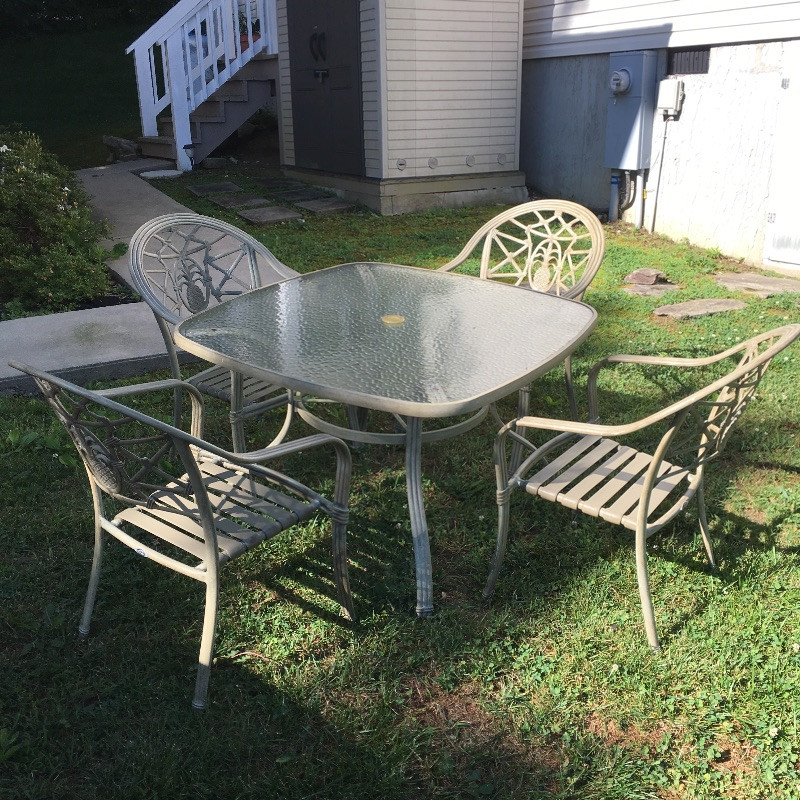 Lot 92 Patio Table and Chairs Hampton Bay
