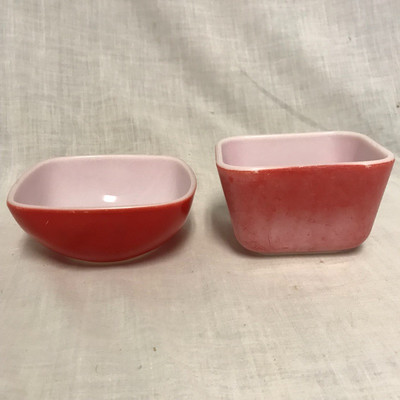 Lot 110 - Vintage Fire King and Pyrex Dishes