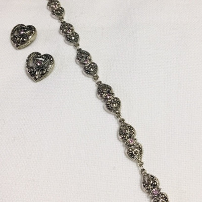 1994 Avon Elegant Era Bracelet & Matching Earrings (Estimated Value $30.00 to $45.00)