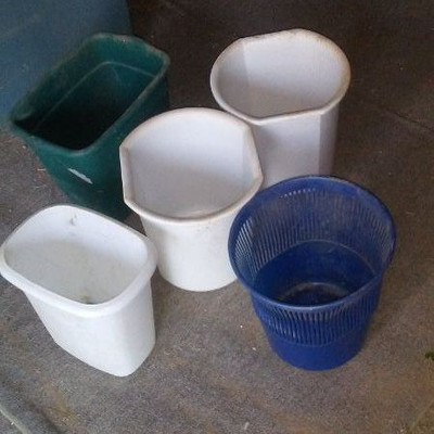 Small waste baskets 