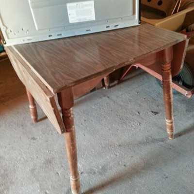 Kitchen table - small with expandable ends, some scratches