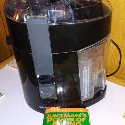 Black and Decker Juicer - Like new, with Juiceman's Power of Juicing book