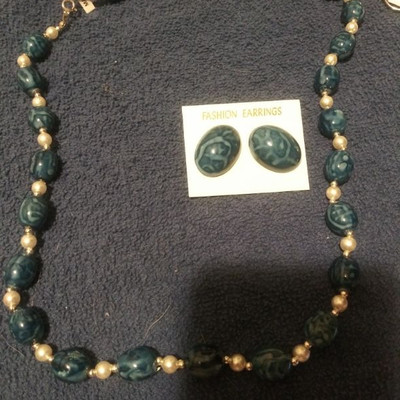 Necklace and earring set 
