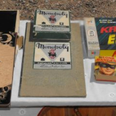 LOT 25  Vintage Games, Books and Toys