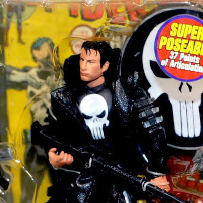 Amazing Spider-Man #129 Comic Book & Punisher Action Figure Marvel Legends 2004