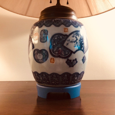 Lot â€œ8.          Chinese urn as Lamp