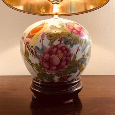 Charming Charming urn as Lamp