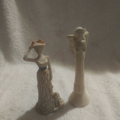 2 figurines 