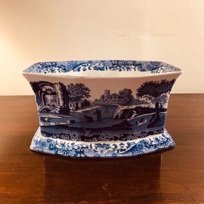 Blue and white porcelain basin by Spode