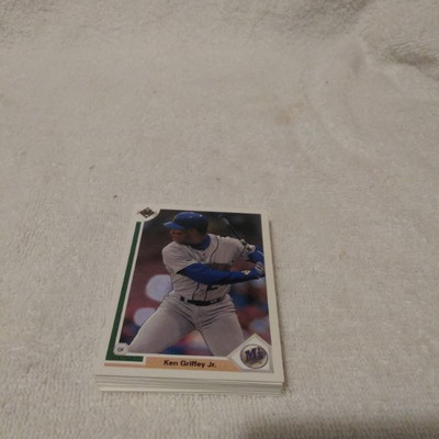 Lot of 1991 Upper deck Baseball 