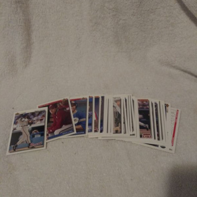Grab bag lot of min 25 Upper deck 