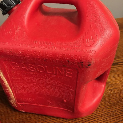 Lot 45 2 Gas Cans 5 and 1 Gallon 