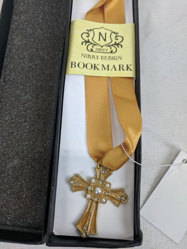 Nikky Design Cross Bookmark & Praying Angel Statue 4.5