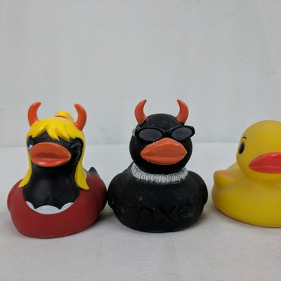 3 Rubber Ducks