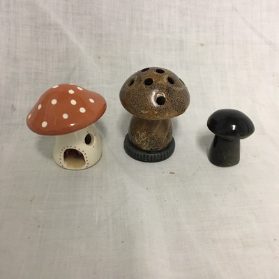 Lot 134 - Mushroom Collectibles