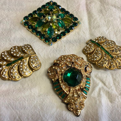 Lot 100 Green Rhinestone Costume Jewelry