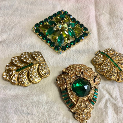 Lot 100 Green Rhinestone Costume Jewelry