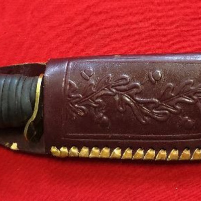 Lot 125 Vintage hunting knife with sheath