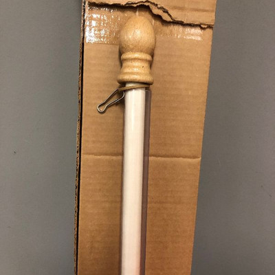Lot167 -1 Box of 5 foot by 1 inch Flag Pole - with 6 poles in Box 