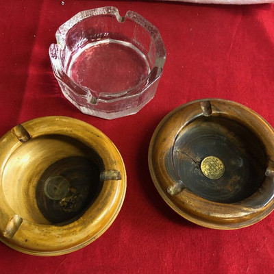 Lot 211 lot of 3 ashtrays - 2 wood and 1 glass