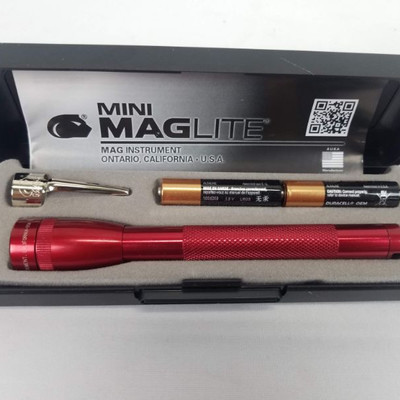 Mini MagLite w/ Clip, Batteries, & Case  - New