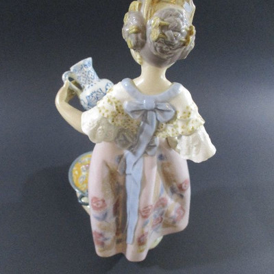 Lladro Girl with Vase retired Piece Mint Condition 9.50