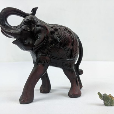 2 Elephant Decorations