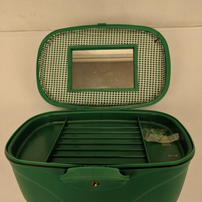 Green Plastic Locking Box with Key, 9