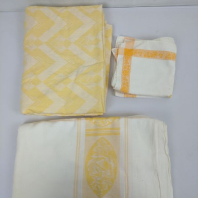 Vintage Yellow/White Table Cloths (2) & Napkins